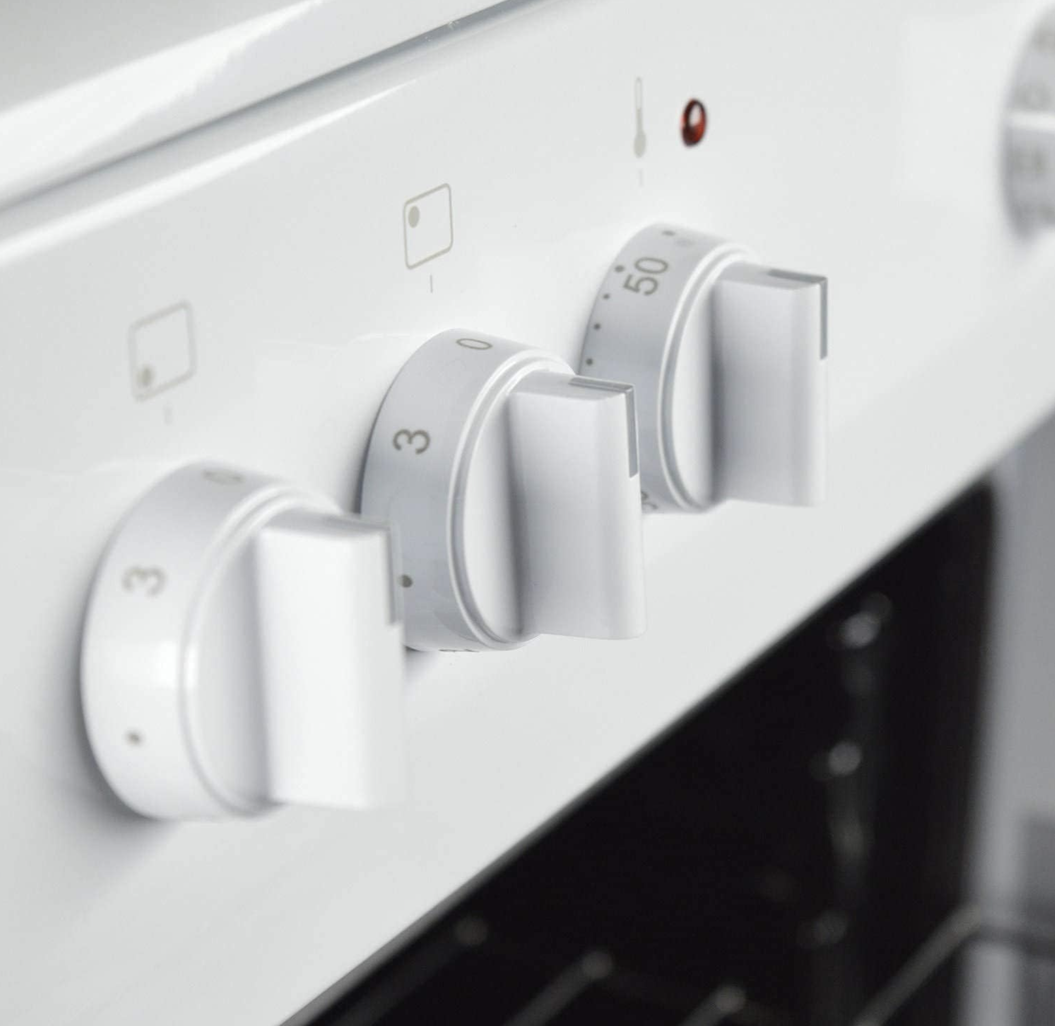 Amica AFC1530WH Freestanding Electric Cooker with Ceramic Hob, Conventional Oven, 50cm wide, White thumbnail image